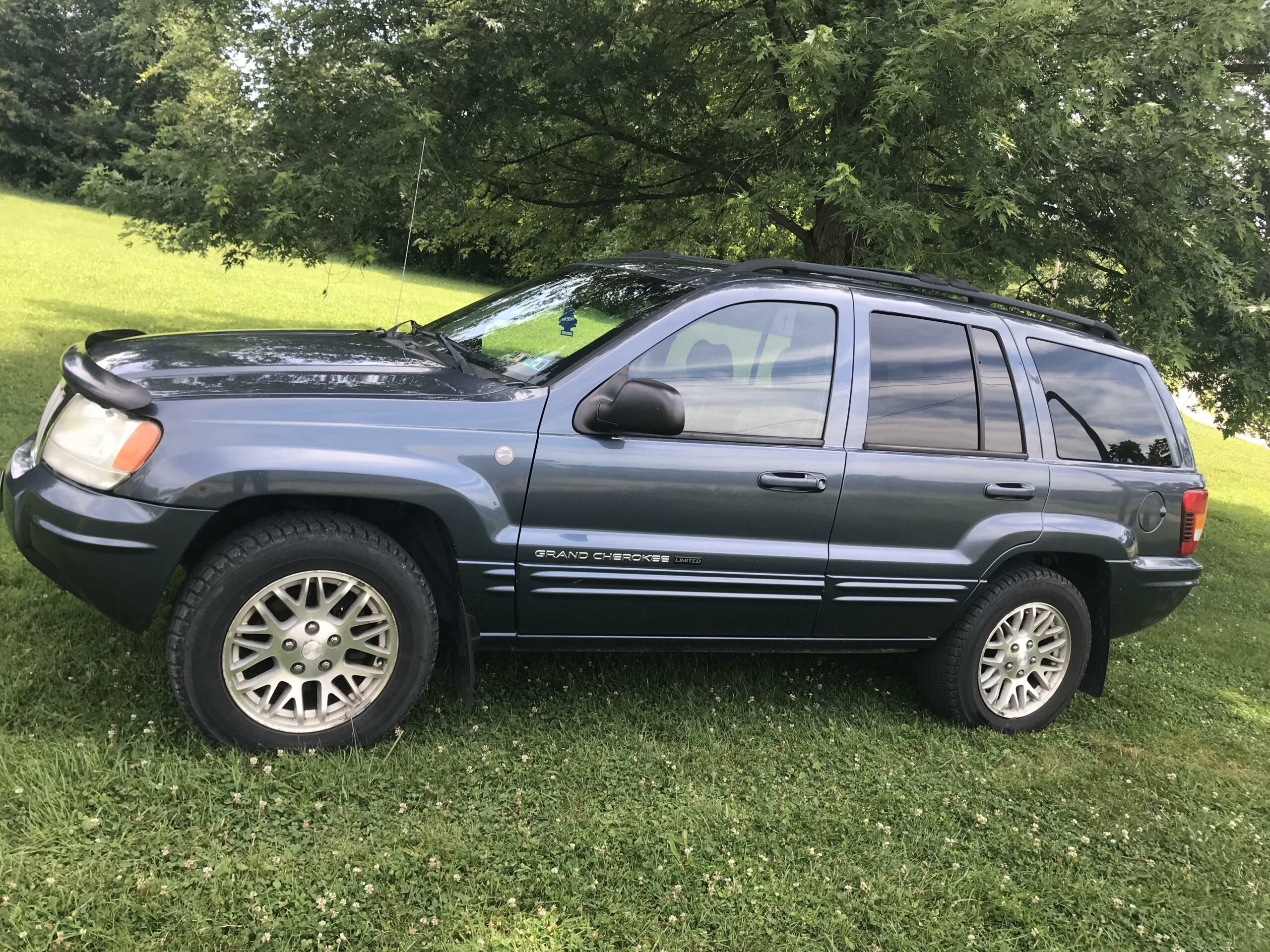 2004 Steel Blue Grand Cherokee