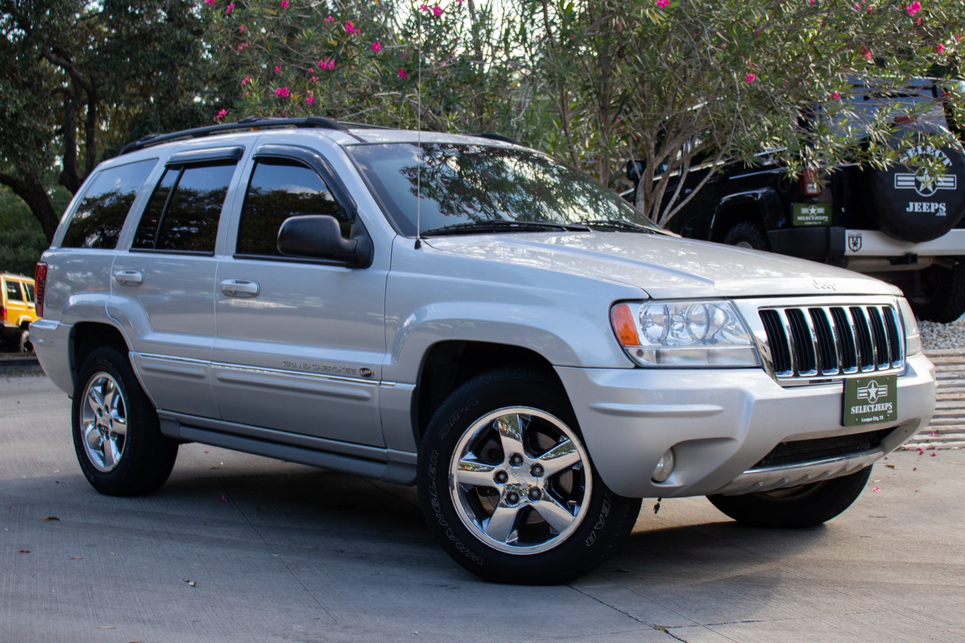 Stone White 2004 Jeep Grand Cherokee