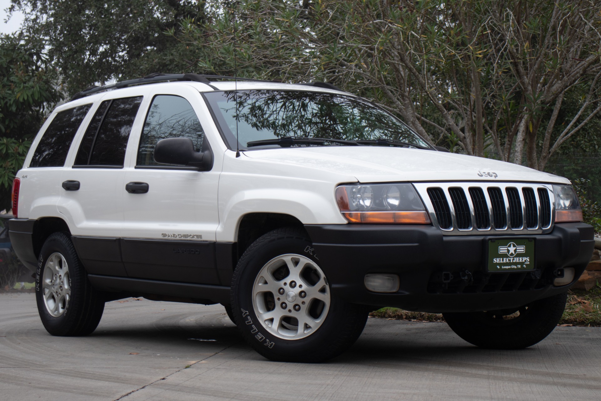 Stone White 2000 Grand Cherokee